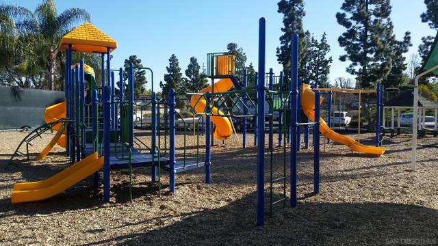18197 Valladares Dr, San Diego CA: https://media.crmls.org/mediaz/0d5d27fa-ec43-4cb4-94c4-b40c65c47af8.jpg