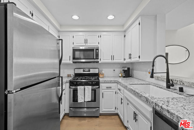 8601 Falmouth Avenue, Playa del Rey CA: https://media.crmls.org/mediaz/0d5d3031-aaf9-4d66-952a-228d77809765.jpg