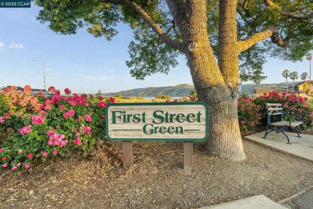 302 Columbia Cir, Benicia CA: https://media.crmls.org/mediaz/0d5d3ad0-99b9-4c5a-a3de-4e53a9b7645c.jpg