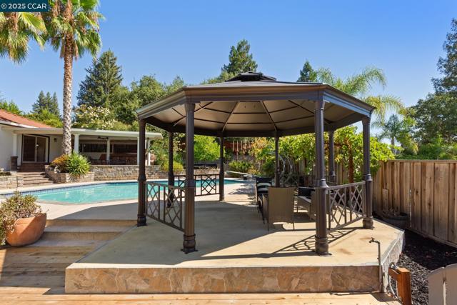 865 El Cerro Blvd, Danville CA: https://media.crmls.org/mediaz/0d5d3ce2-b4c5-412d-a6d4-36f893887fda.jpg