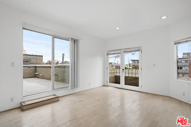 20 28TH Avenue, Venice CA: https://media.crmls.org/mediaz/0d5d4359-1ca1-4c95-8e68-8f993e07128a.jpg
