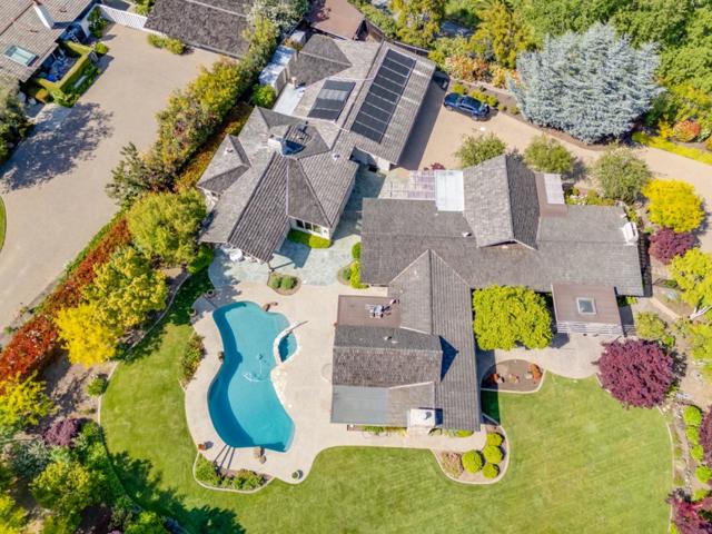 86 Belbrook Way, Atherton CA: https://media.crmls.org/mediaz/0d5d4f44-968f-4caf-b324-6af939ac741b.jpg