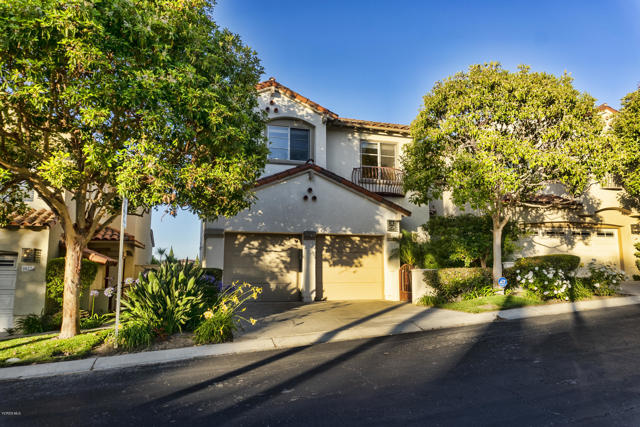 1026 Corte Augusta, Camarillo CA: https://media.crmls.org/mediaz/0d5eb405-3ba9-4223-b668-c60878981444.jpg
