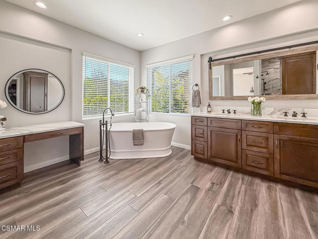 Image 38 of 67 For 388 Via Cresta