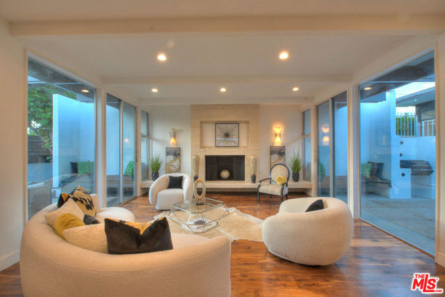 3804 Duray Place, Los Angeles CA: https://media.crmls.org/mediaz/0d5f0067-ff44-4ef7-b39e-c3a7d3148bf3.jpg