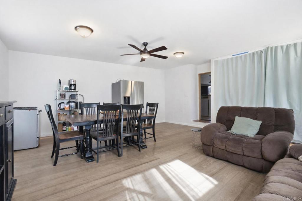 https://media.crmls.org/mediaz/0d5f2fe9-1f11-4586-bf94-be04350a5415.jpg?preset=X-Large