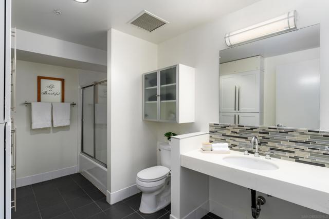 350 W Ash St, San Diego CA: https://media.crmls.org/mediaz/0d5f92b5-ba44-48a0-b6a1-793cabe854c1.jpg