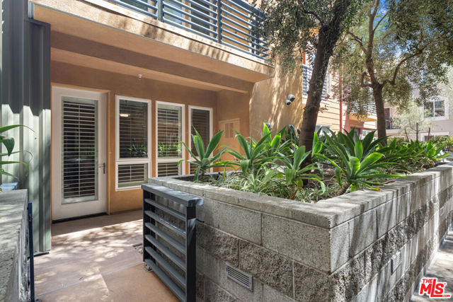 4050 Glencoe Avenue, Marina del Rey CA: https://media.crmls.org/mediaz/0d601977-702c-4b3f-8c68-4804b69d428d.jpg