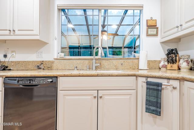 76 Robbins Court, Simi Valley CA: https://media.crmls.org/mediaz/0d601fe8-fd6e-4708-b760-404e7ebb482c.jpg