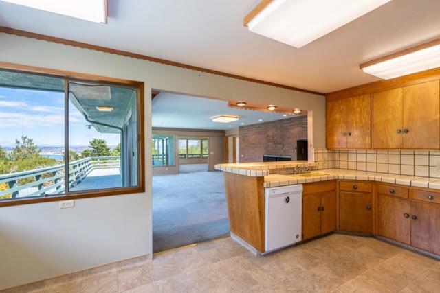 44 El Caminito Del Norte, Monterey CA: https://media.crmls.org/mediaz/0d604832-b50a-4c31-bd54-6d137f0ab595.jpg