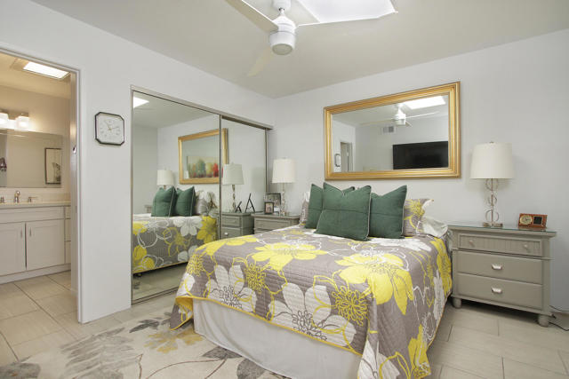 Image 21 of 42 For 74 La Ronda Drive