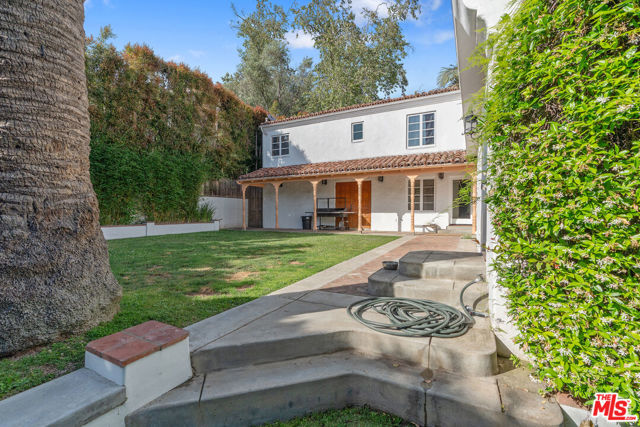 221 S Beverly Glen Boulevard, Los Angeles CA: https://media.crmls.org/mediaz/0d612ebe-53b0-41d9-89dd-d55d24dd8ca2.jpg