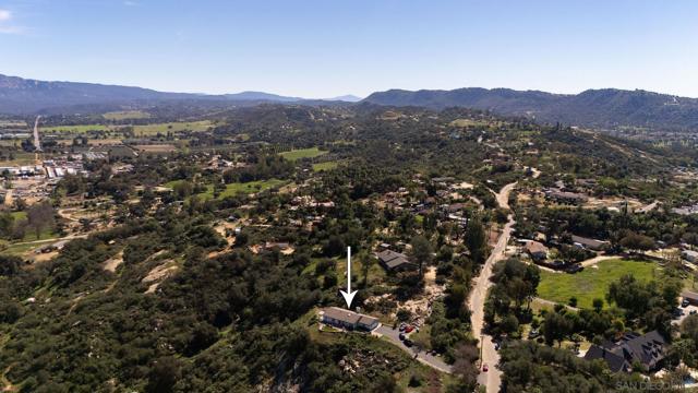 13804 Chaparral Terrace, Valley Center CA: https://media.crmls.org/mediaz/0d61ba66-4b5e-4ec4-9351-2d978f022f5c.jpg