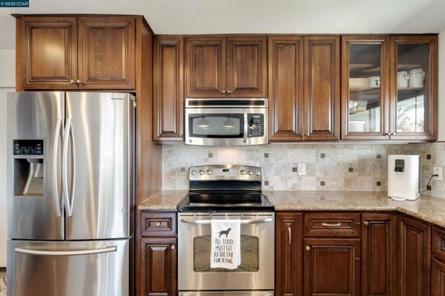 1349 Montana Dr, Concord CA: https://media.crmls.org/mediaz/0d62a306-c8b9-4622-b4a6-4fcaa80eb8e6.jpg