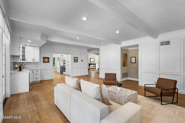 29340 Castlehill Drive, Agoura Hills CA: https://media.crmls.org/mediaz/0d62a6d1-6d0f-4206-a360-660c9c649c92.jpg