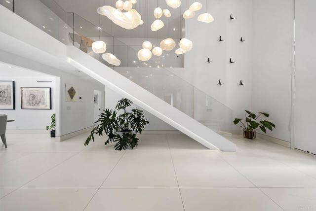 Detail Gallery Image 31 of 50 For 7713 Esterel Dr, La Jolla,  CA 92037 - 5 Beds | 5/1 Baths