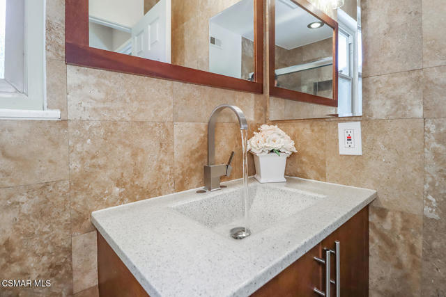 434 Vista Dorado Lane, Oak Park CA: https://media.crmls.org/mediaz/0d63fe93-d824-49b4-9336-0e078b0ceccf.jpg
