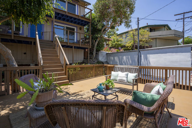 353 Mavis Drive, Los Angeles CA: https://media.crmls.org/mediaz/0d641259-6377-4447-b4a2-2003da274334.jpg
