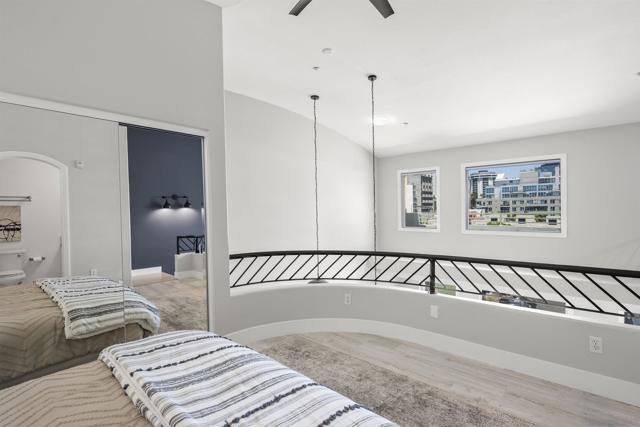1501 India St, San Diego CA: https://media.crmls.org/mediaz/0d644163-9ba2-4a27-97a5-6b4792abe4c1.jpg