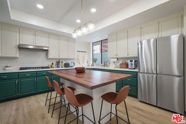 10336 Almayo Avenue, Los Angeles CA: https://media.crmls.org/mediaz/0d644a46-31d4-40ea-9f17-138ff244d35b.jpg