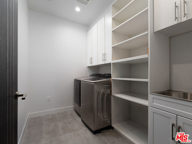 3820 Knobhill Drive, Sherman Oaks CA: https://media.crmls.org/mediaz/0d646066-dfab-44be-82cd-b8fca9d9770b.jpg