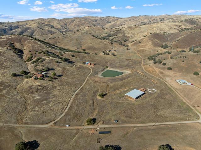 20101 Panoche Road, Paicines CA: https://media.crmls.org/mediaz/0d652533-bb06-424d-b643-234d64cf98fe.jpg