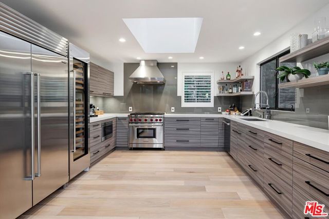 2164 Sunset Plaza Drive, Los Angeles CA: https://media.crmls.org/mediaz/0d666076-b101-4f26-aceb-06fdf2df43f7.jpg