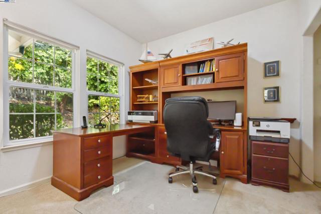 3565 Star Ridge Rd, Hayward CA: https://media.crmls.org/mediaz/0d6666bc-fa32-498c-99cf-9e9257bbfcd0.jpg