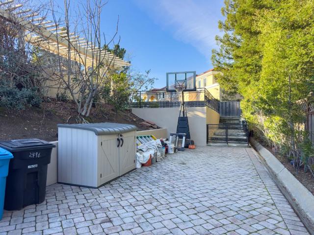 2496 Butternut Drive, Hillsborough CA: https://media.crmls.org/mediaz/0d66822f-057b-4bcc-b277-d96ff2019fef.jpg