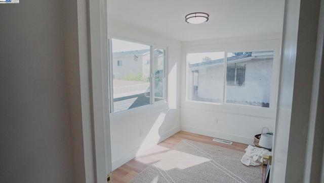 2232 Rosedale Ave, Oakland CA: https://media.crmls.org/mediaz/0d66867a-fecb-4a23-857d-22a64de4b03e.jpg