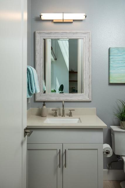 15117 Shore Drive, Los Gatos CA: https://media.crmls.org/mediaz/0d66a481-f96c-406b-a429-f9dfc381cf15.jpg