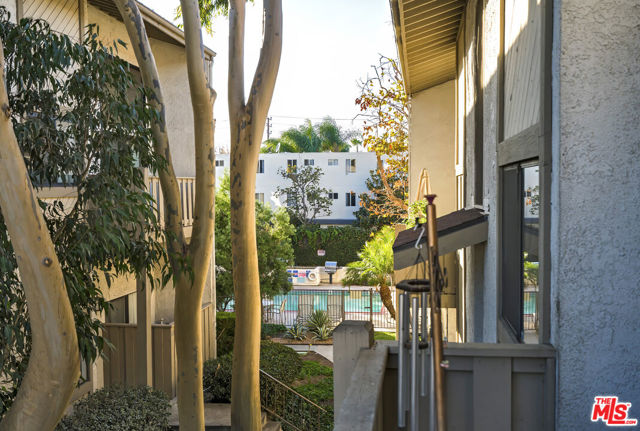 18433 Hatteras Street, Tarzana CA: https://media.crmls.org/mediaz/0d66dc08-f14a-47bf-a235-35a40249efa5.jpg
