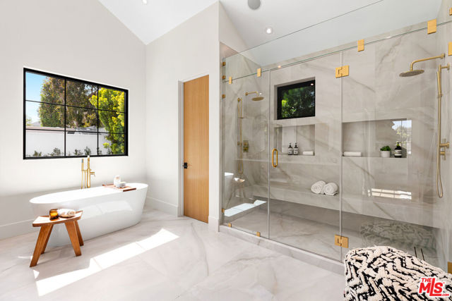2565 Patricia Avenue, Los Angeles CA: https://media.crmls.org/mediaz/0d67047e-54c3-4594-bbaf-76f5bafeac6c.jpg