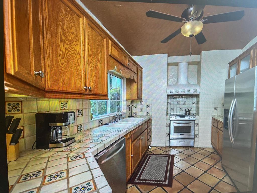 https://media.crmls.org/mediaz/0d677c40-e039-439d-b015-957ffec8e152.jpg?preset=X-Large
