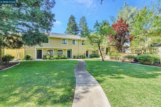 771 Center Ave, Martinez CA: https://media.crmls.org/mediaz/0d681ad5-06f1-4ea2-b4c4-26c0bfd89ee8.jpg