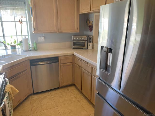 11762 Monte View Ct, El Cajon CA: https://media.crmls.org/mediaz/0d681f14-563f-4c98-83c8-441b7101e63c.jpg