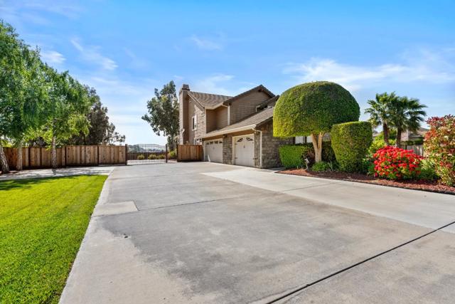 151 Tierra Del Sol, Hollister CA: https://media.crmls.org/mediaz/0d69121a-3d96-4a8d-b20f-a5c43d1ecdbb.jpg