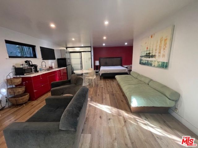 126 GALLEON Street, Marina del Rey CA: https://media.crmls.org/mediaz/0d69bd12-7374-4d8b-8af5-eaa3a3519b34.jpg