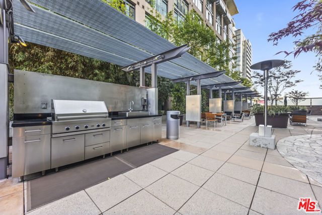 1100 S Hope Street, Los Angeles CA: https://media.crmls.org/mediaz/0d69f48b-7752-48d1-9f34-ba059d955565.jpg