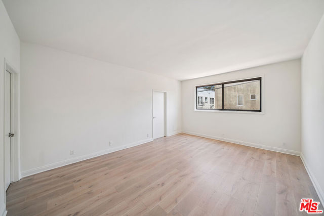 8865 Alden Drive, Los Angeles CA: https://media.crmls.org/mediaz/0d6a9fb4-8bd2-4558-8a0a-d6868e6d3aaa.jpg