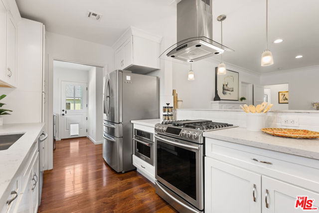 11536 Otsego Street, Valley Village CA: https://media.crmls.org/mediaz/0d6ad9e0-9063-4e63-9c9b-7c2bdf044347.jpg