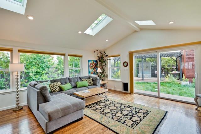 12714 Camrose Avenue, Saratoga CA: https://media.crmls.org/mediaz/0d6adb48-c32d-407a-9c71-c4dcebeb9766.jpg