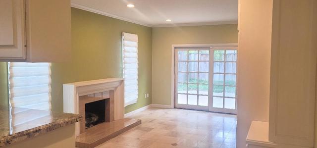 925 Flying Fish Street, Foster City CA: https://media.crmls.org/mediaz/0d6b018f-1461-4ba9-be3e-e580535bd518.jpg