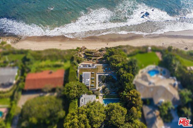 32554 Pacific Coast Highway, Malibu CA: https://media.crmls.org/mediaz/0d6b43a1-6461-4e43-95bf-3ffef41afd01.jpg