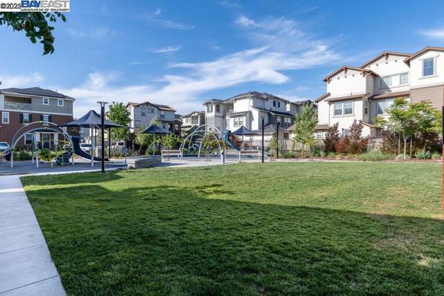 37468 Bowline Rd, Newark CA: https://media.crmls.org/mediaz/0d6b5263-42ce-4ad1-bb37-400b6962e966.jpg
