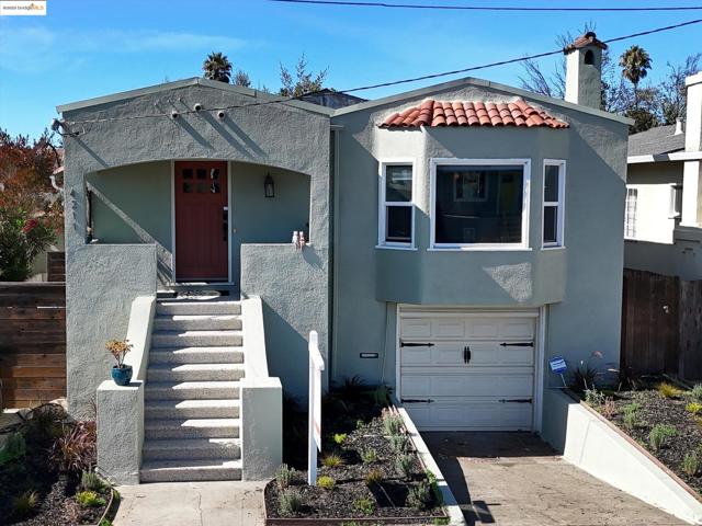 4211 Market St, Oakland CA: https://media.crmls.org/mediaz/0d6ba858-c173-4a83-a4e8-21c59512b314.jpg