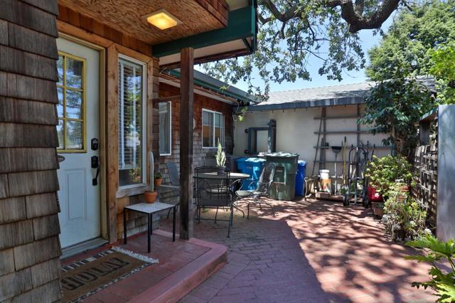 8421 Wayland Lane, Gilroy CA: https://media.crmls.org/mediaz/0d6bee61-aa18-4e43-a57e-e0cc58bcaee9.jpg
