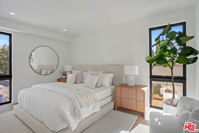 3808 College Ave, Culver City CA: https://media.crmls.org/mediaz/0d6c5d28-55ac-4d60-beca-a2934fab4ecc.jpg