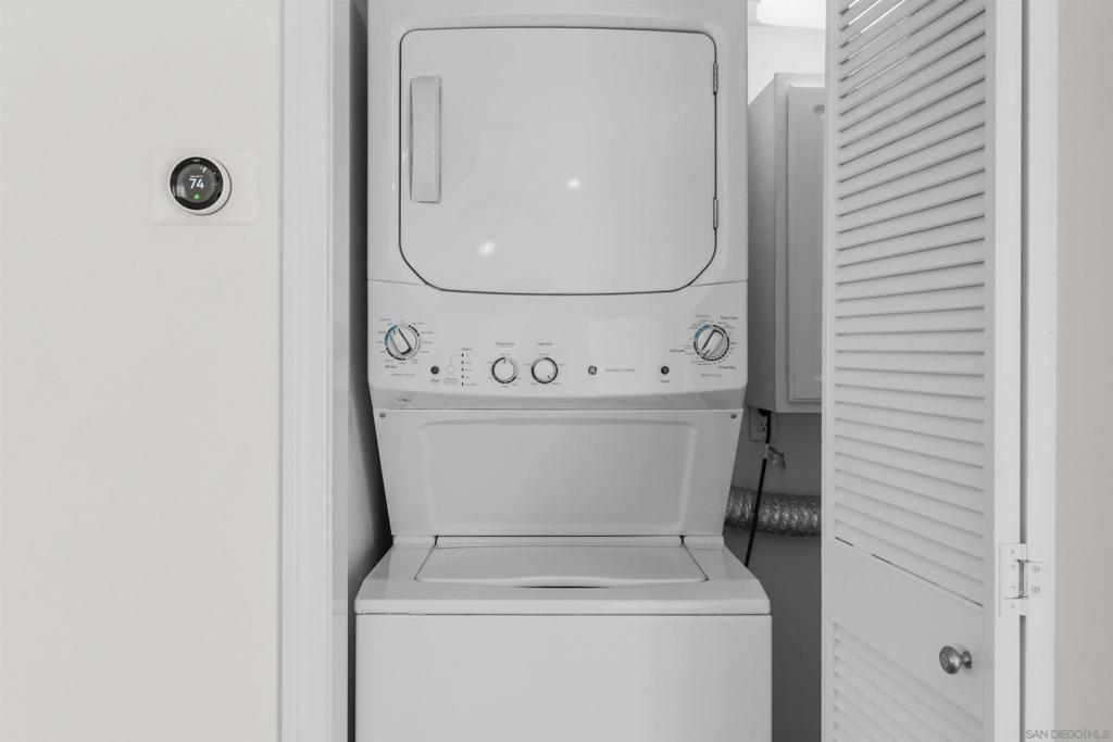https://media.crmls.org/mediaz/0d6ce3e2-88f1-4584-8ae6-d0c5c8642435.jpg?preset=X-Large