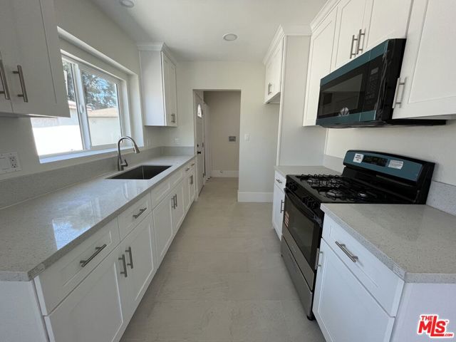 8640 Baring Cross Street, Los Angeles CA: https://media.crmls.org/mediaz/0d6cea81-9d1b-421e-8b72-46799c6b1116.jpg
